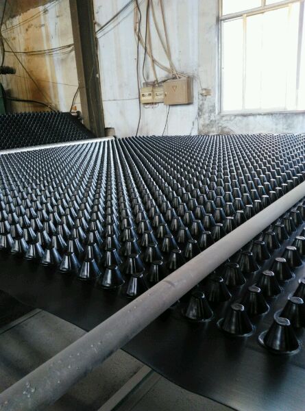 排水板http://www.zhuyipaimai.com/